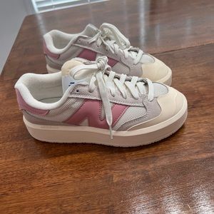 Women’s 6.5 new balance sneakers